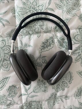 Wireless Over-Ear Headphones - Black